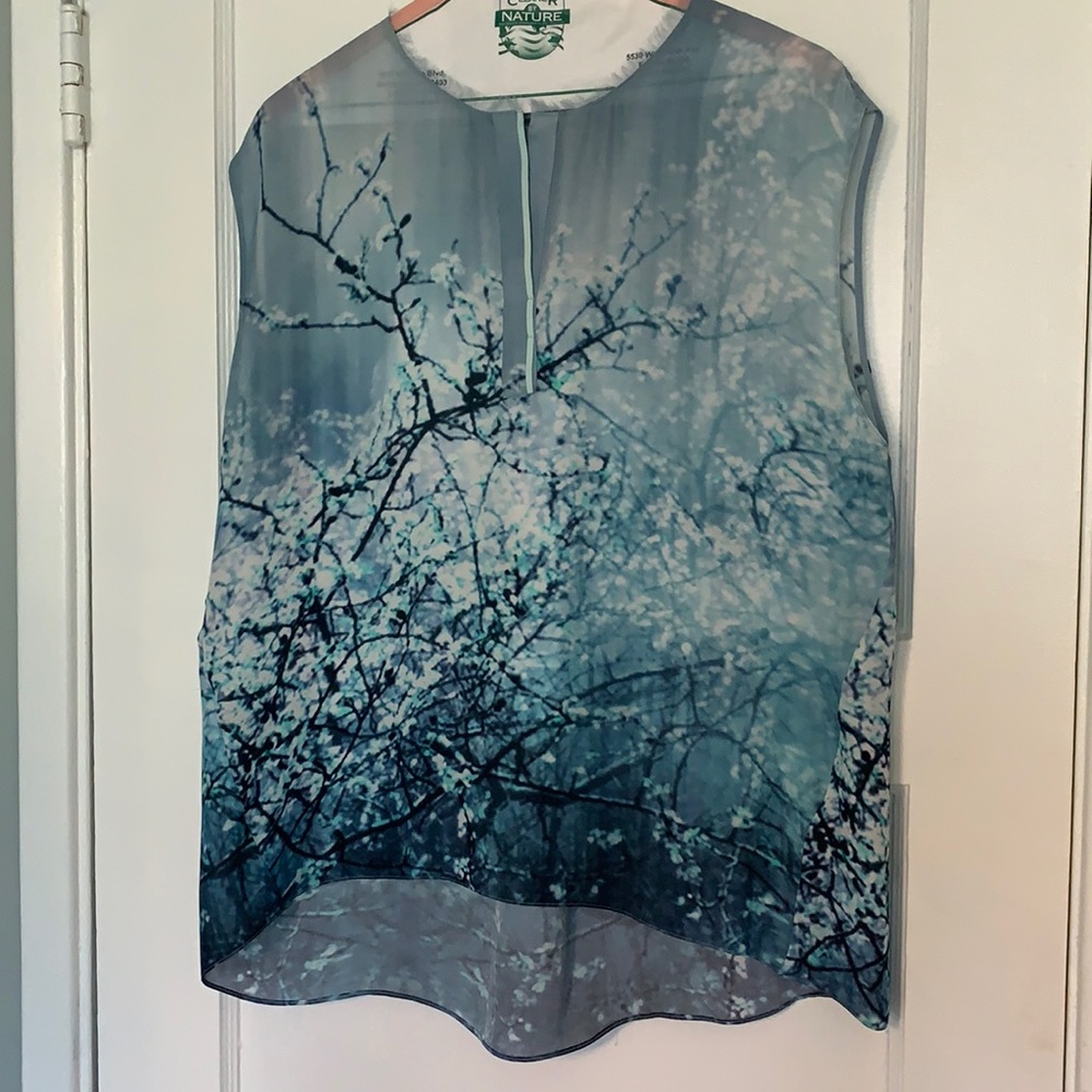 🌸Ellie Tahari sleeveless silk top🌸